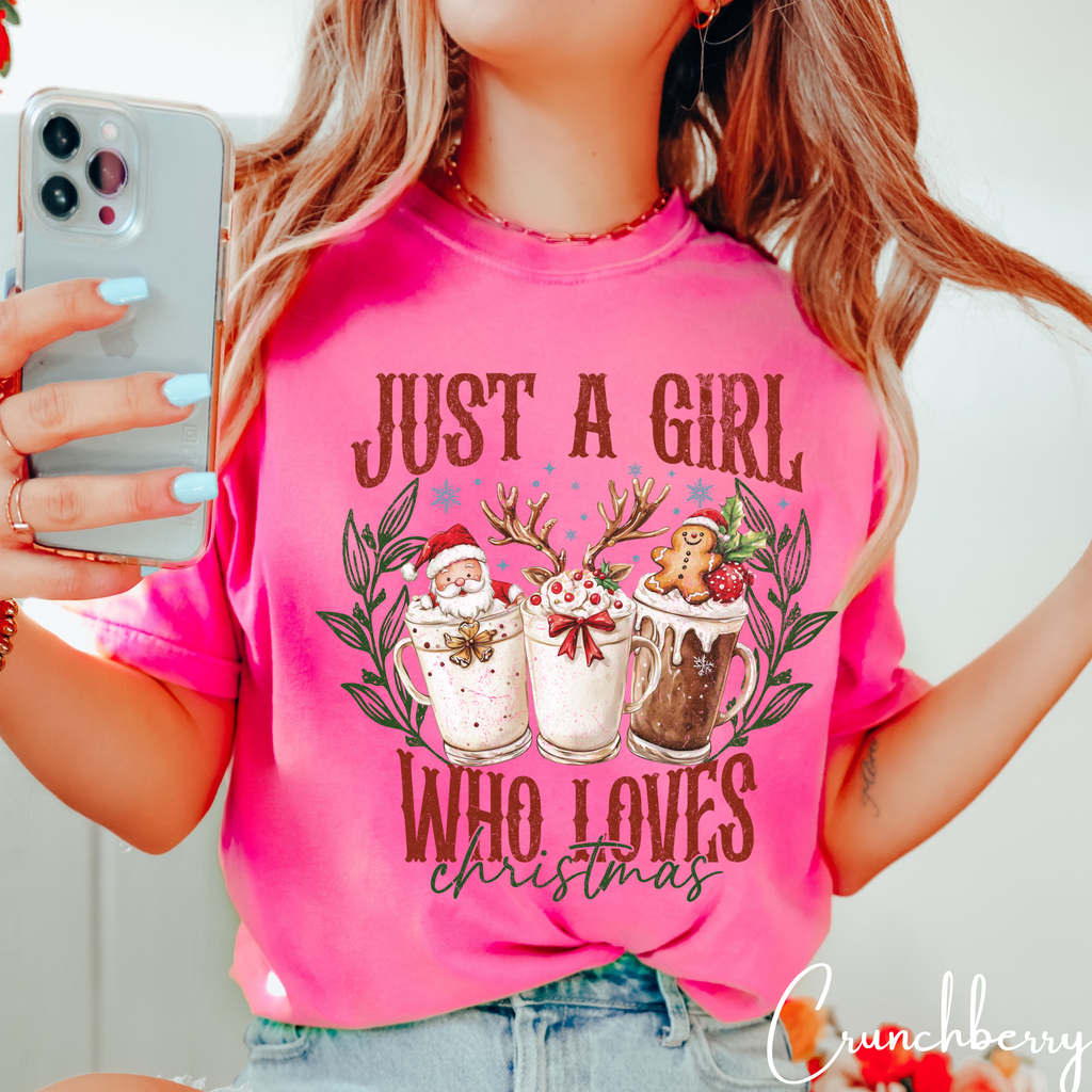 🎄✨ Just a Girl Who Loves Christmas Comfort Colors T-Shirt – Cute Holiday Drinks Graphic Tee 🍸☕🍹 Retro Western Festive Style Tshirt