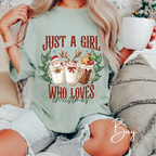 🎄✨ Just a Girl Who Loves Christmas Comfort Colors T-Shirt – Cute Holiday Drinks Graphic Tee 🍸☕🍹 Retro Western Festive Style Tshirt