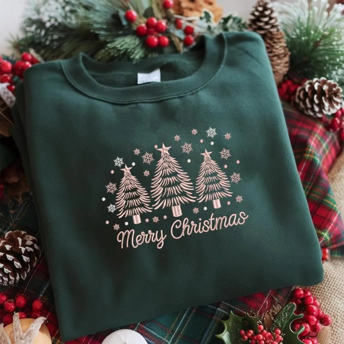 🎄✨ Merry Christmas Embroidered Trees Sweatshirt – Gildan 18000 Cozy Holiday Crewneck • Minimalist Festive Winter Style 🎄✨