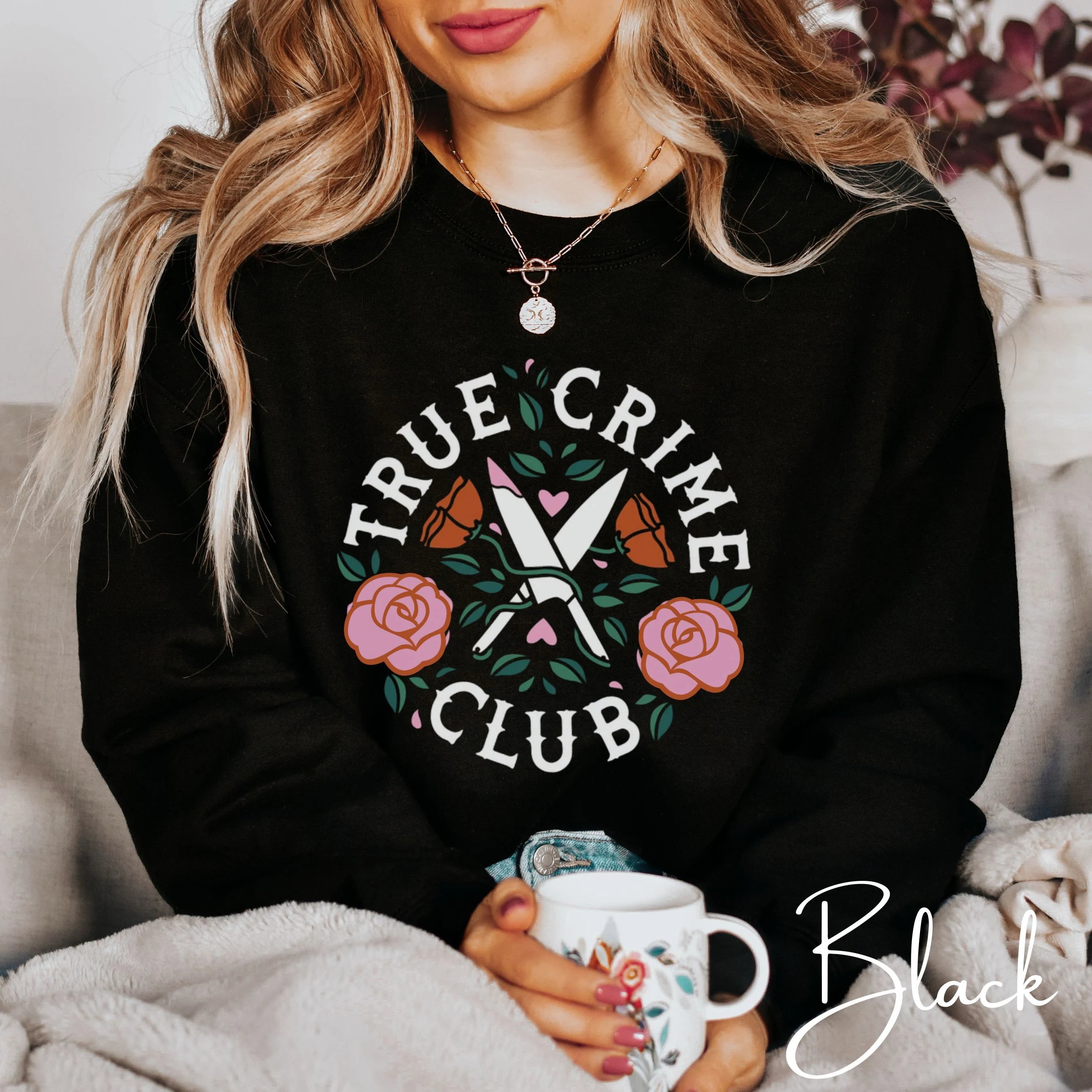 True Crime Club Sweatshirt | Rose Wreath & Crossed Knives Graphici Gldan 18000 Sweatshirt