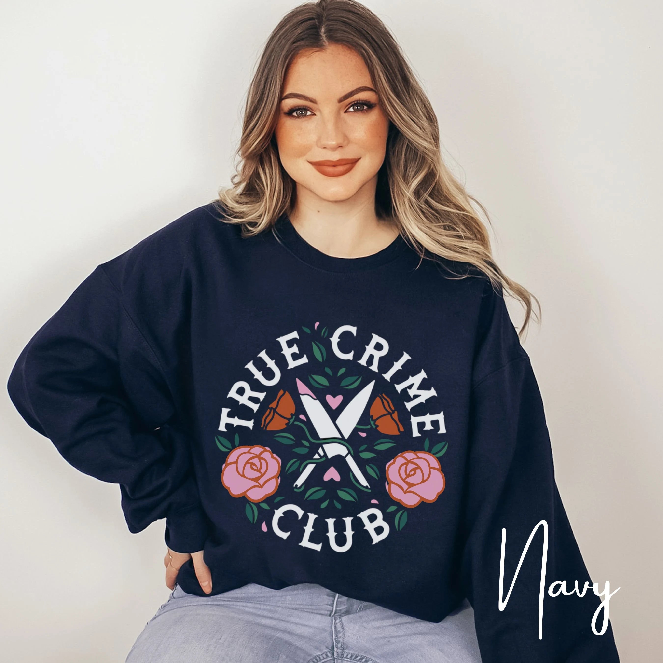 True Crime Club Sweatshirt | Rose Wreath & Crossed Knives Graphici Gldan 18000 Sweatshirt