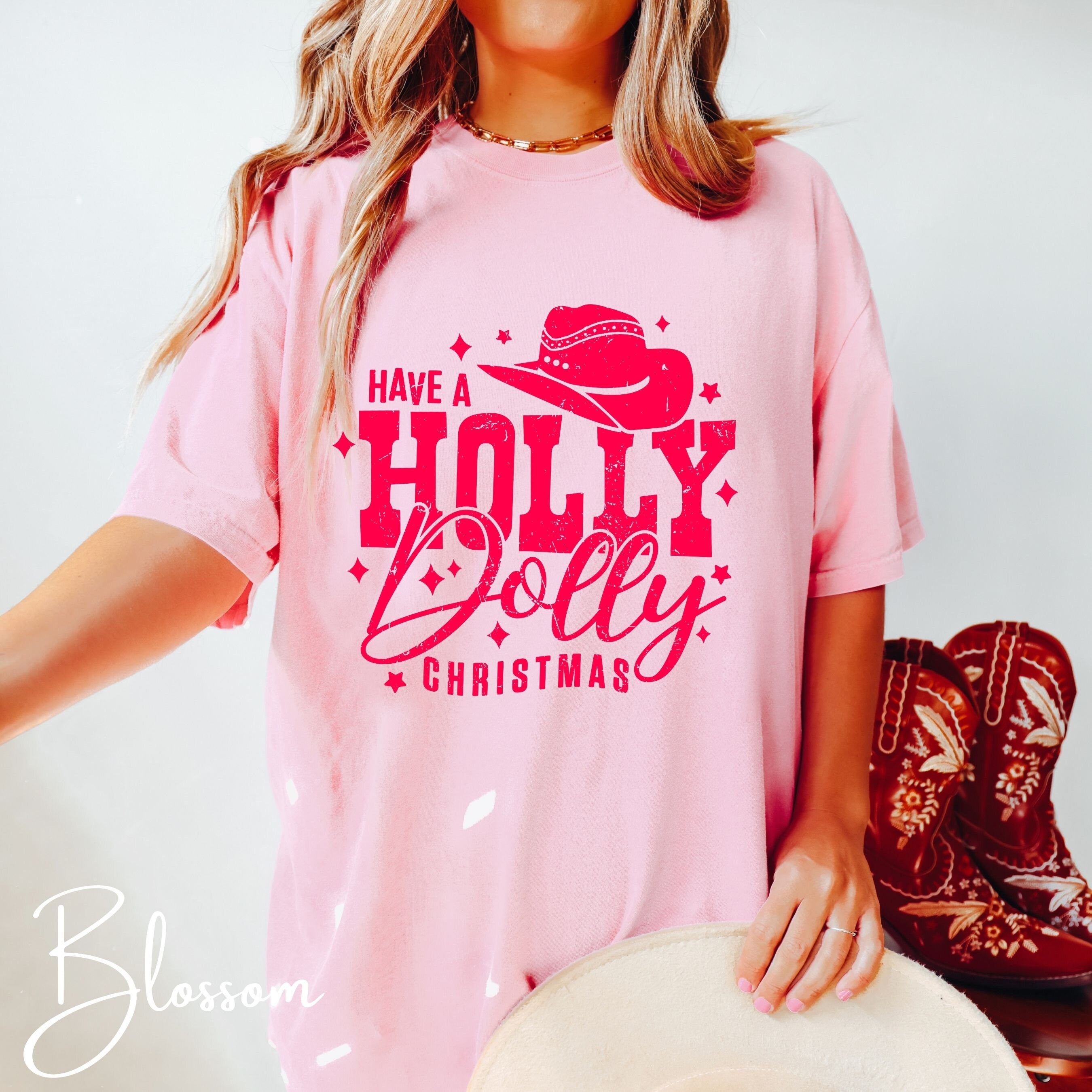 🎄💗 Have a Holly Dolly Christmas – Comfort Colors Vintage-Wash Holiday T-Shirt ✨ Retro Country Christmas Tee