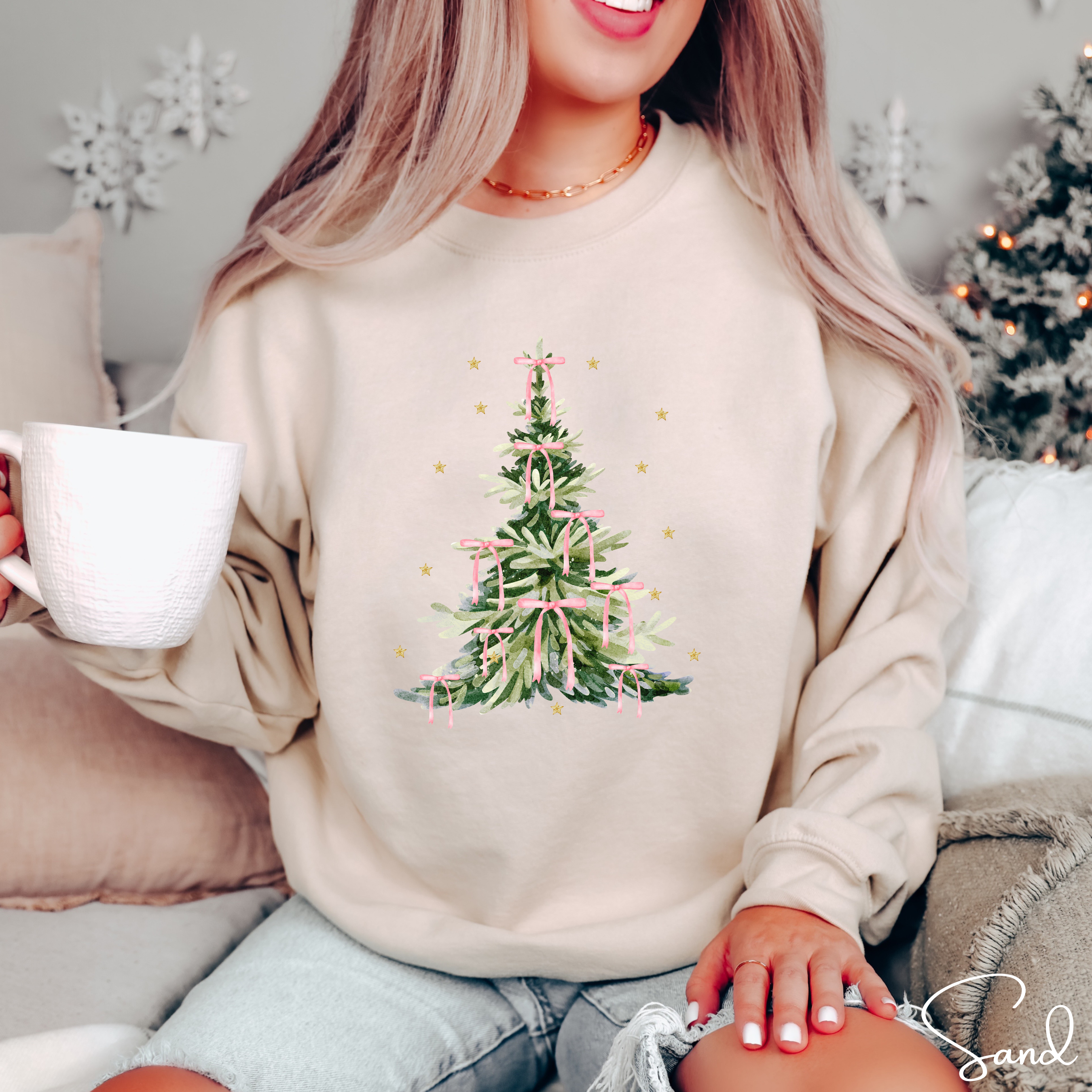 🎀🎄 Vintage Coquette Christmas Tree Sweatshirt – Retro Holiday Tree with Bow Decor • Soft & Feminine Festive Crewneck