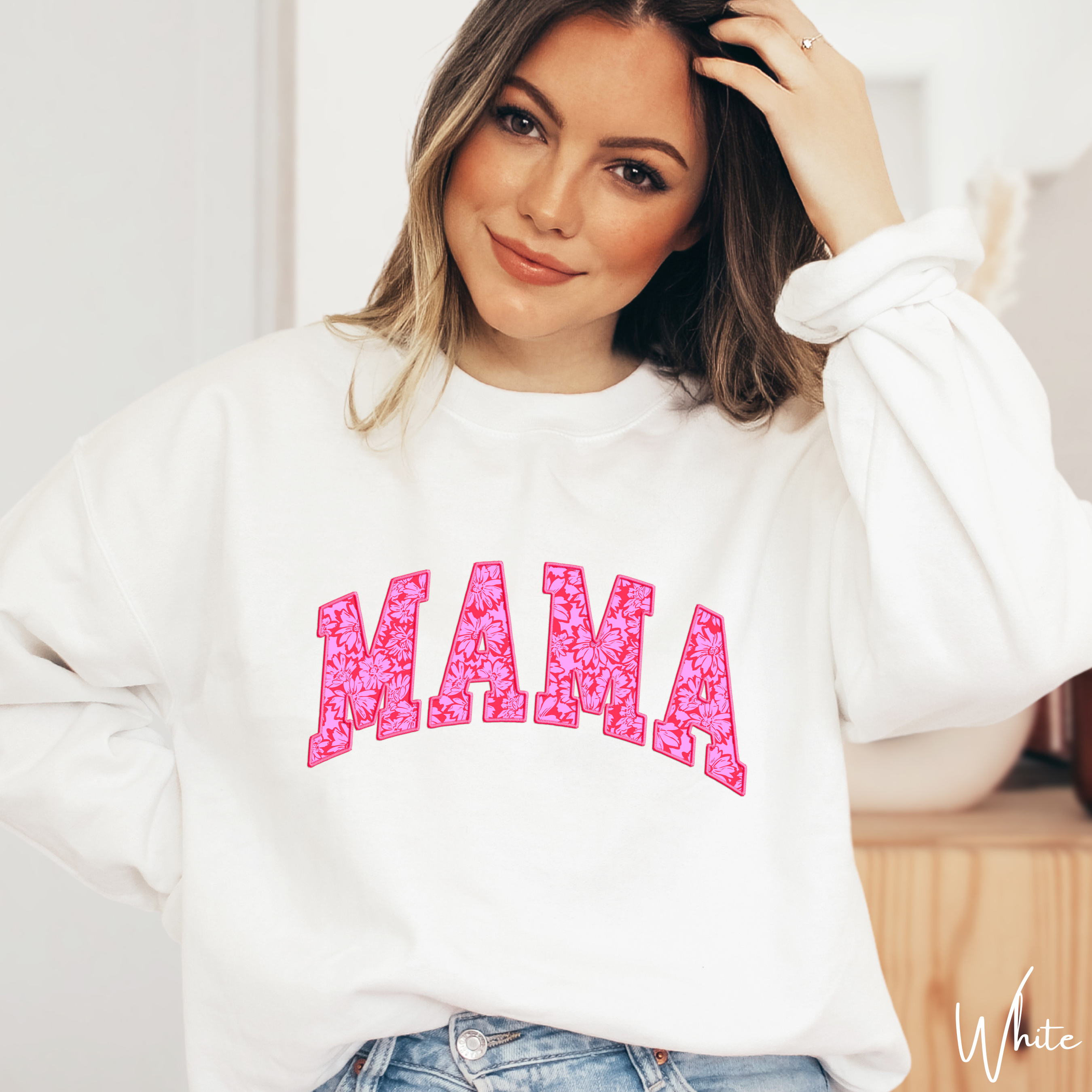 ✨ MAMA Floral Sweatshirt – Gildan 18000 | Cozy Pink Flower Mama Gildan 18000 Crewneck 💗🌸