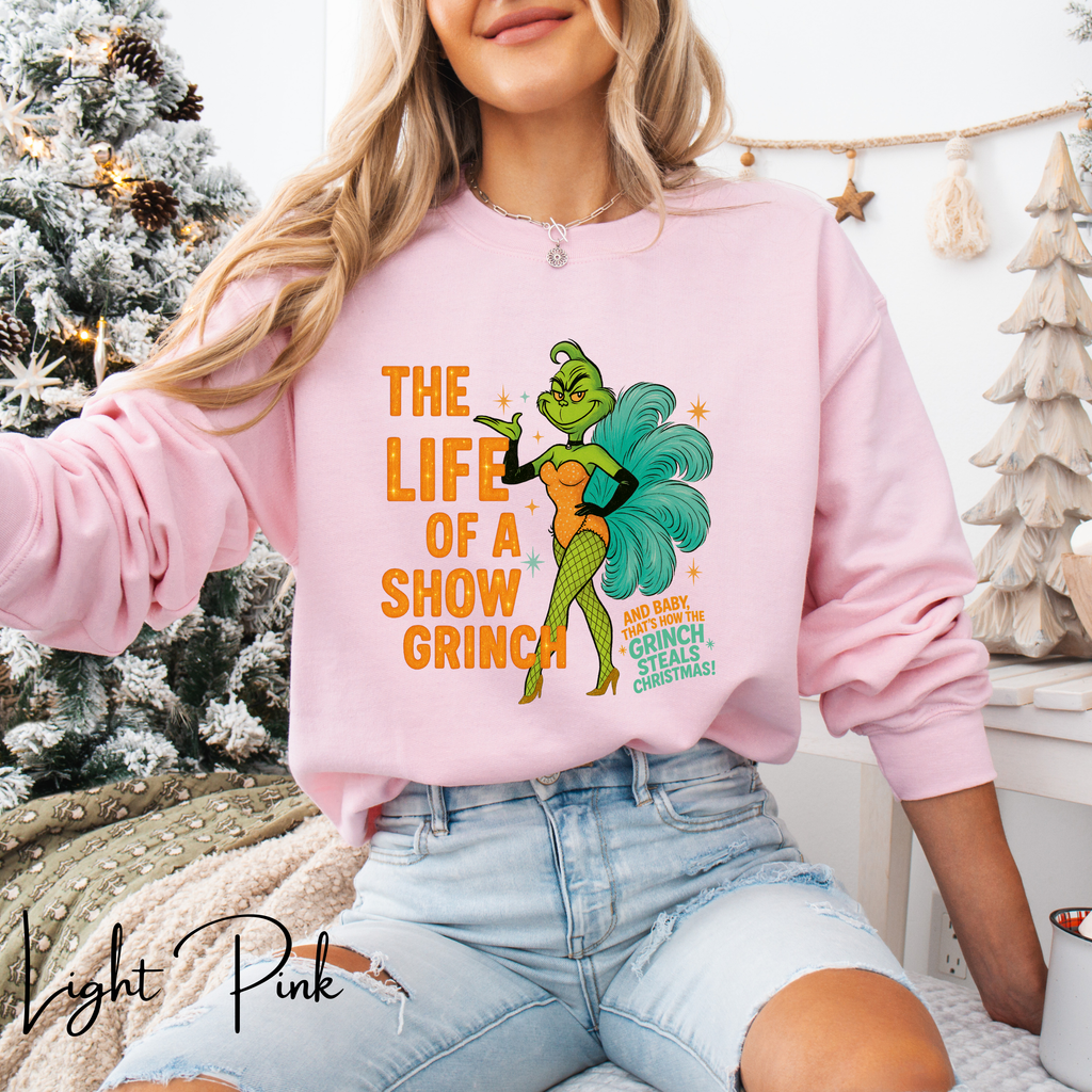 💚🎄 The Life of a Show Grinch Gildan 18000 Sweatshirt – Showgirl Grinch Holiday Crewneck • Funny Festive Performer Aesthetic