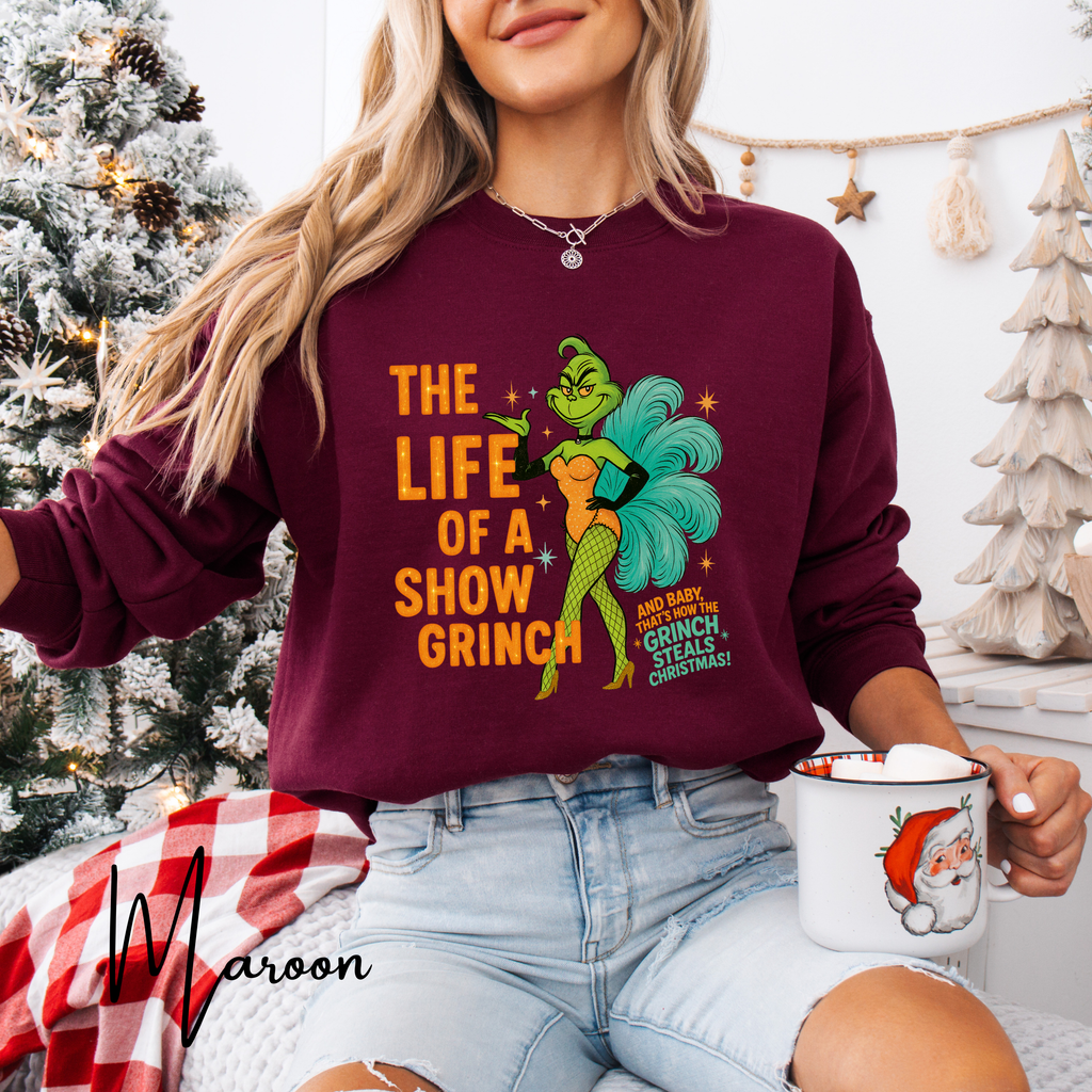 💚🎄 The Life of a Show Grinch Gildan 18000 Sweatshirt – Showgirl Grinch Holiday Crewneck • Funny Festive Performer Aesthetic