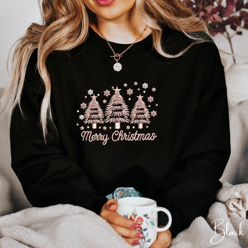 🎄✨ Merry Christmas Embroidered Trees Sweatshirt – Gildan 18000 Cozy Holiday Crewneck • Minimalist Festive Winter Style 🎄✨